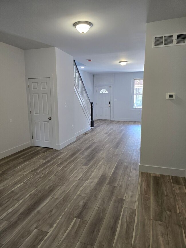 Building Photo - Gorgeous Fully Renovated 3-Bedroom Home | ...