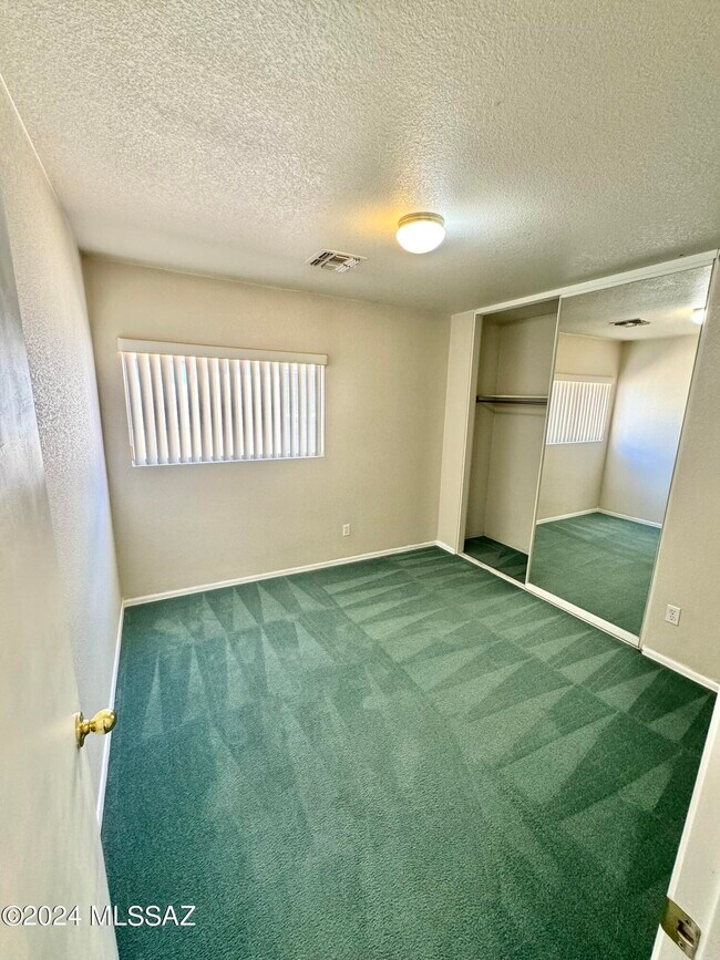 Building Photo - 7846 E Rooner Dr