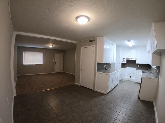 Building Photo - 3256 Suncrest Dr