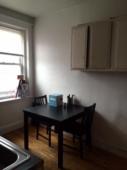 Building Photo - 45 Ashford St