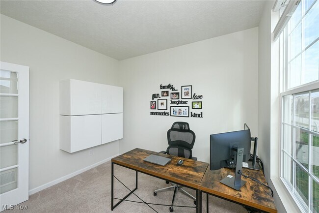 Building Photo - 4816 Lake View Dr