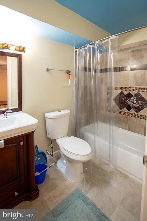 Building Photo - 9571 Linnett Hill Dr