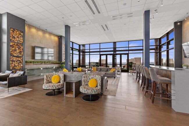 Building Photo - 10 Light St