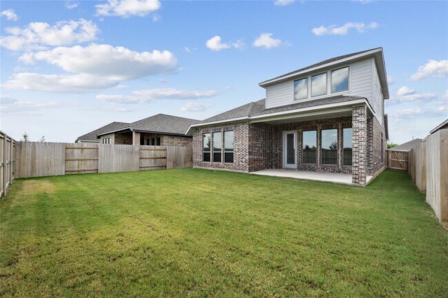 Building Photo - 104 Chinaberry Bnd