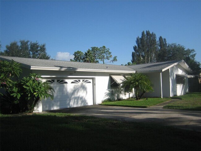 Building Photo - 2245 Cedar Dr