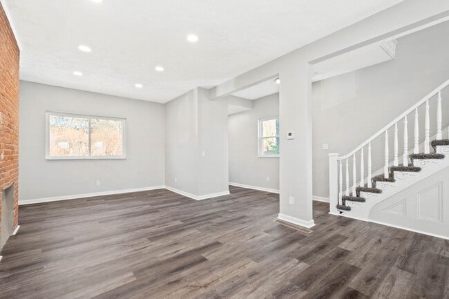 Building Photo - Stunning 4 bedroom home in Pittsburgh avai...