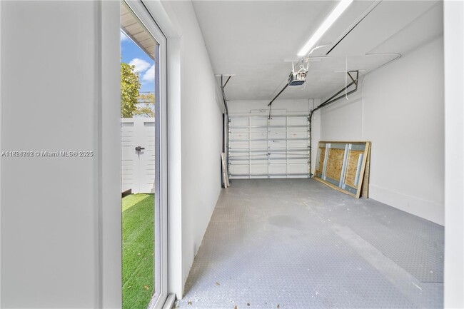 Building Photo - 5020 SW 92nd Ave