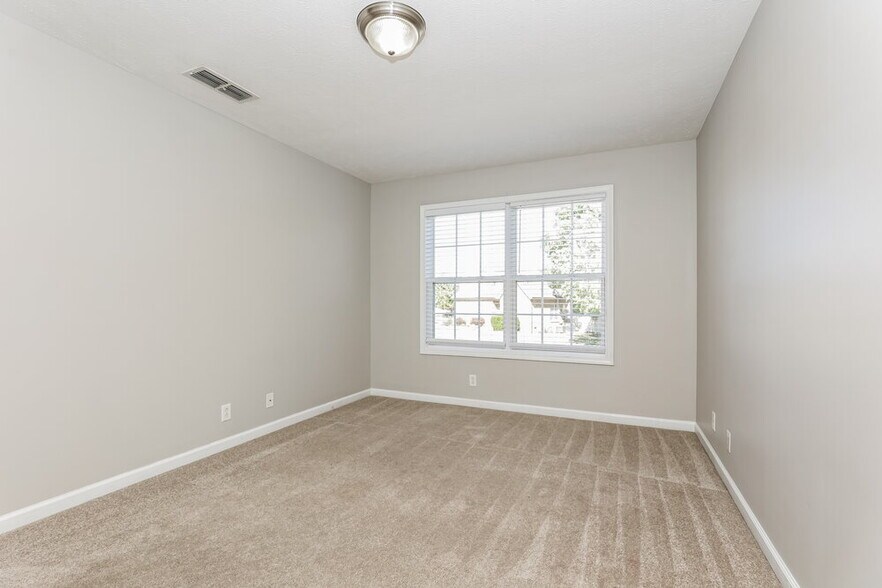 Building Photo - 2467 Oak Hill Dr