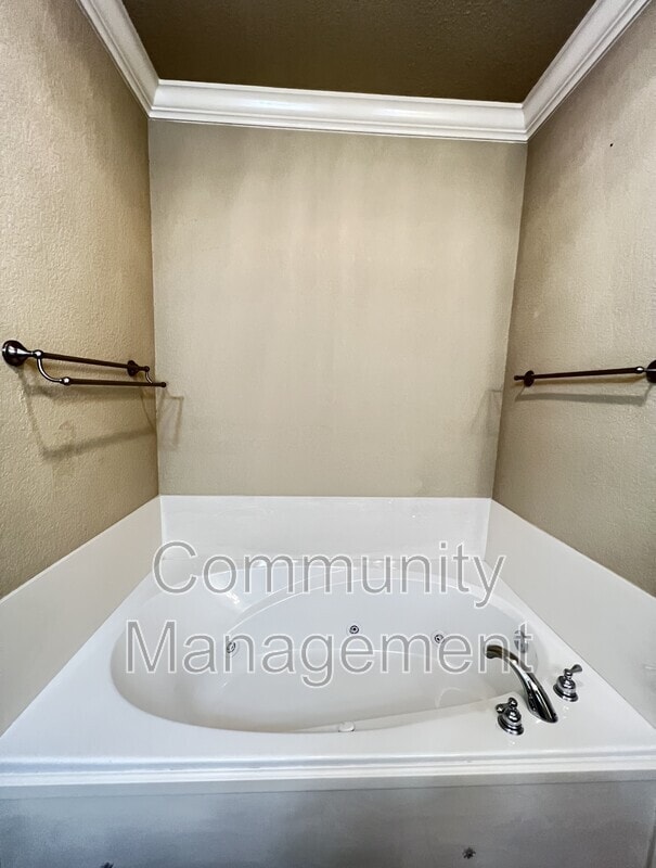 Building Photo - 4848 Windsor Village Dr