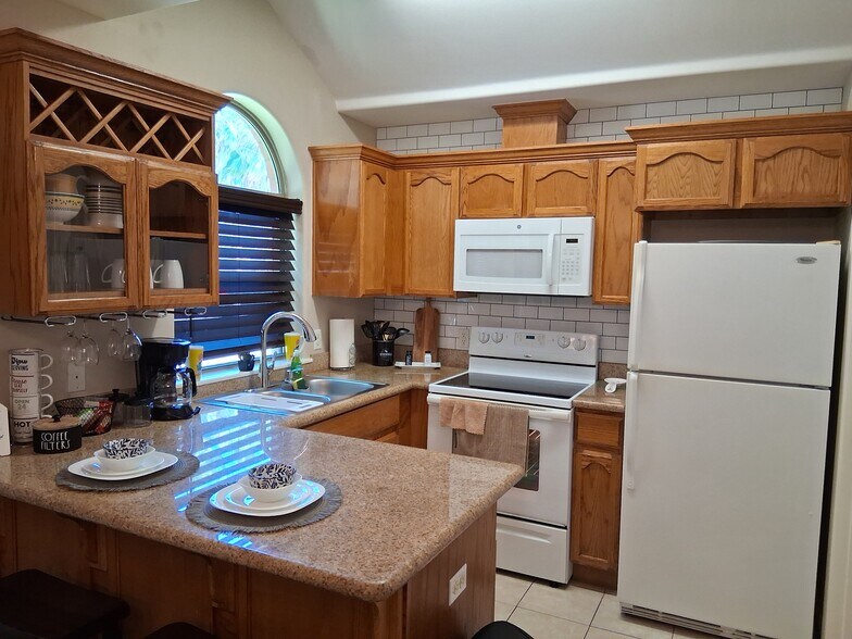Building Photo - 1802 Upland Dr