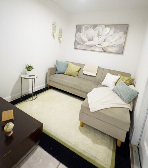 Building Photo - 4915 Weymouth St