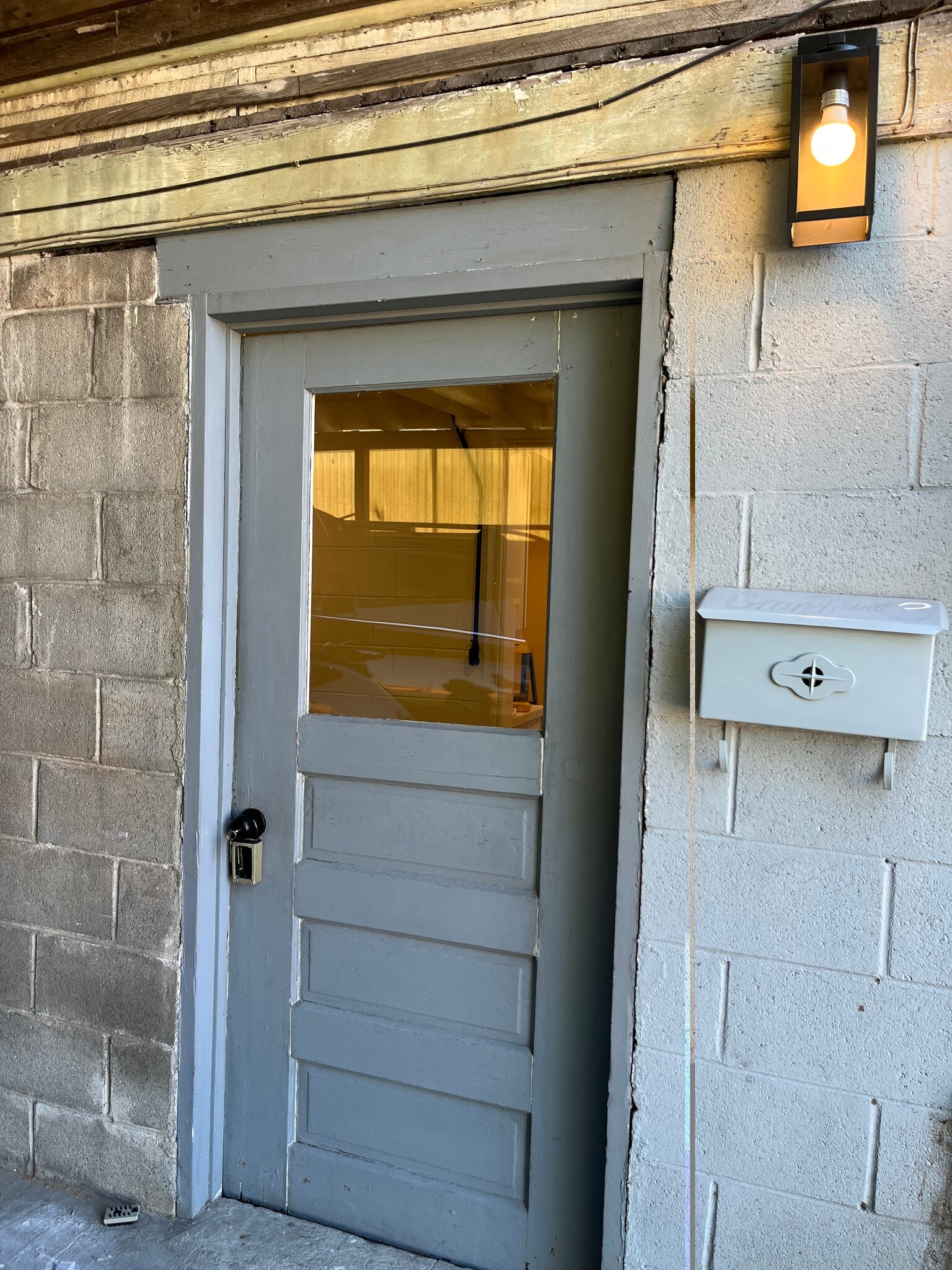 Private Entrance - 3201 Grand Ave