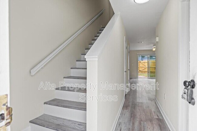 Building Photo - 11359 Bedford Oaks Dr