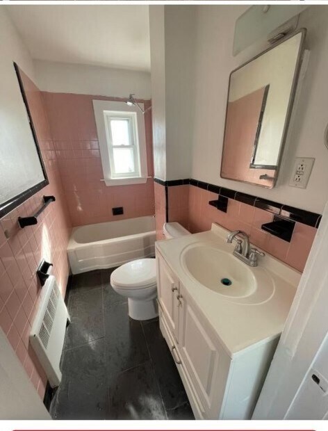 Building Photo - 49R Siren St