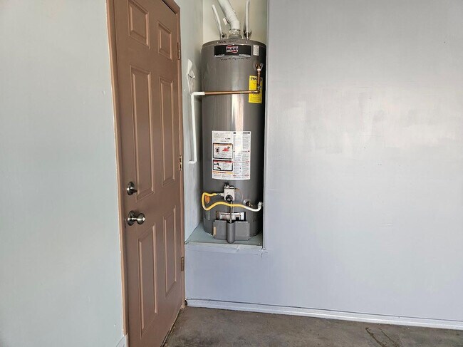 Building Photo - 36337 W Velazquez Dr