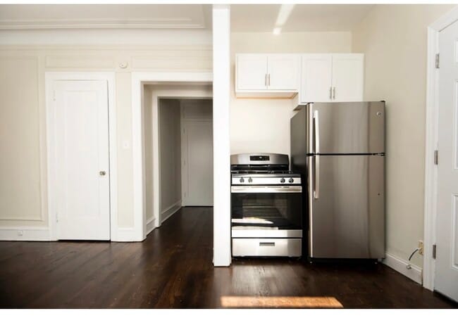 Building Photo - 327 Kedzie St