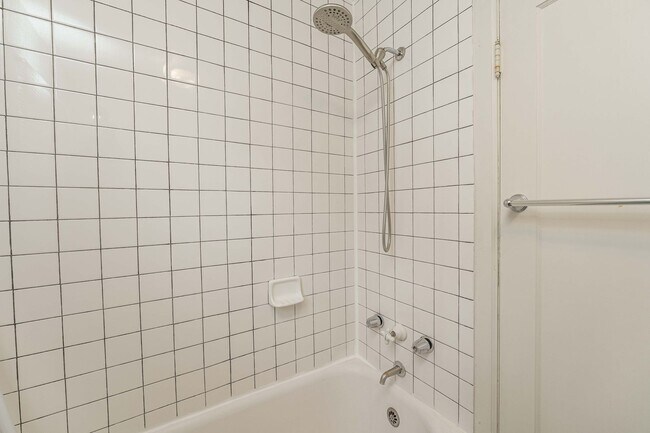 Building Photo - Rushbanks