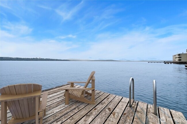 Building Photo - 1810 43rd Ave E