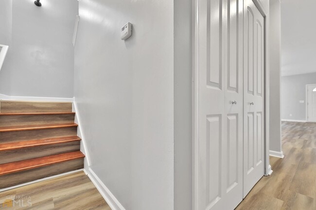 Building Photo - 528 Emily Pl NW