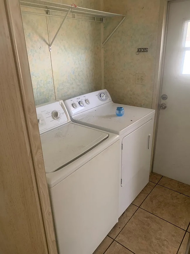 Building Photo - 4982 Foxwood Lake Dr