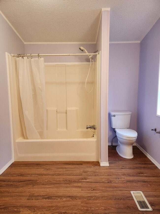 Building Photo - 1625 Main St