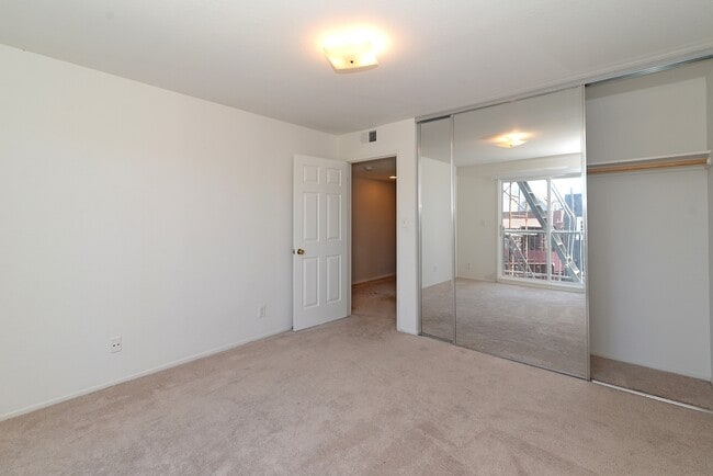 Building Photo - 333 18th Ave