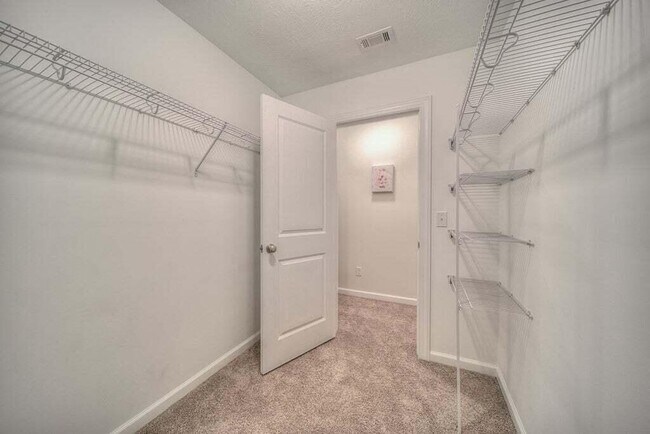 Building Photo - 710 Red Cedar Ct