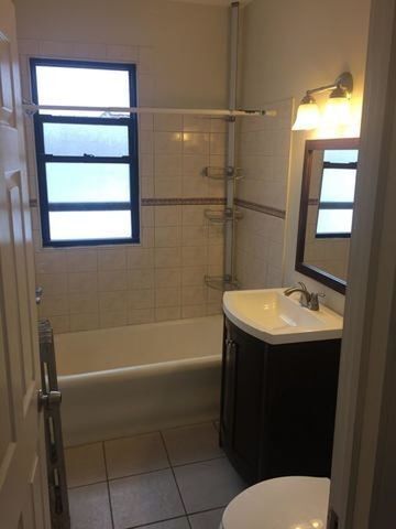 Building Photo - 5653 N Spaulding Ave