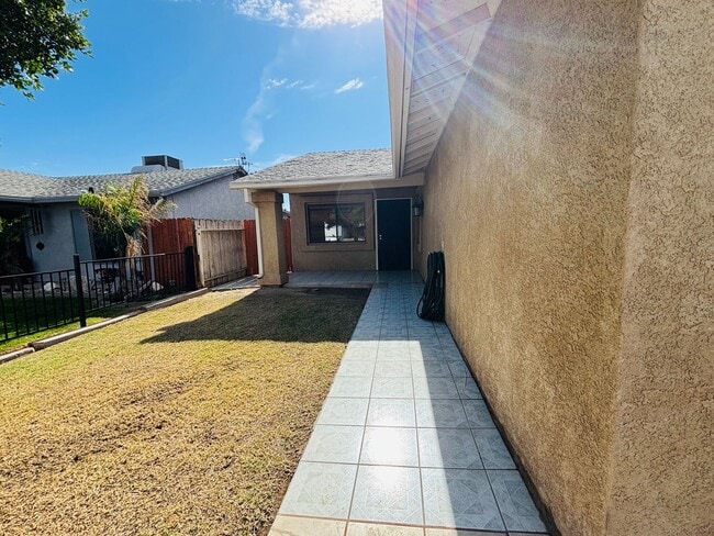 Building Photo - Welcome to your next home at 289 Tangerine!