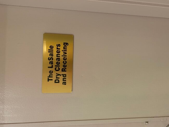 Building Photo - 1212 N La Salle Dr