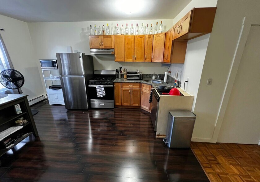 Building Photo - 1576 Tremont St