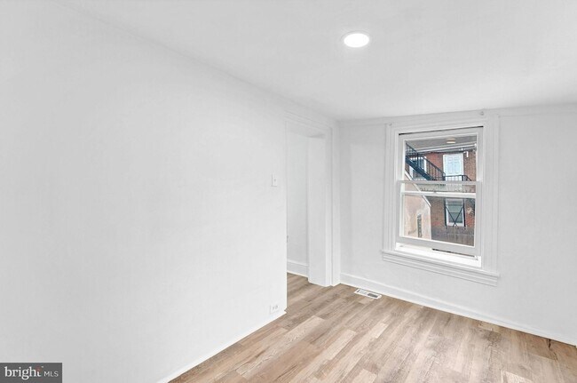 Building Photo - 28 W Airy St