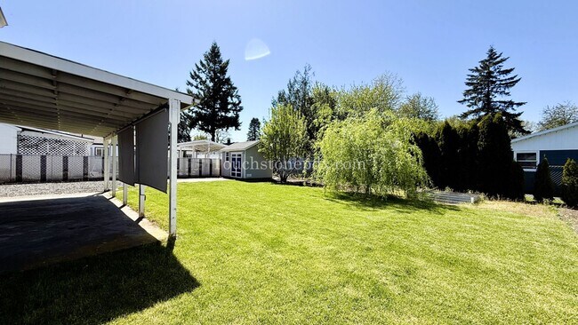 Building Photo - Beautifully Remodeled Home in Near Powell ...