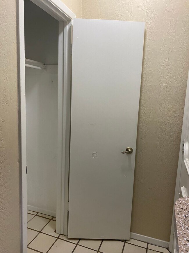 Building Photo - K242 - Croix #219