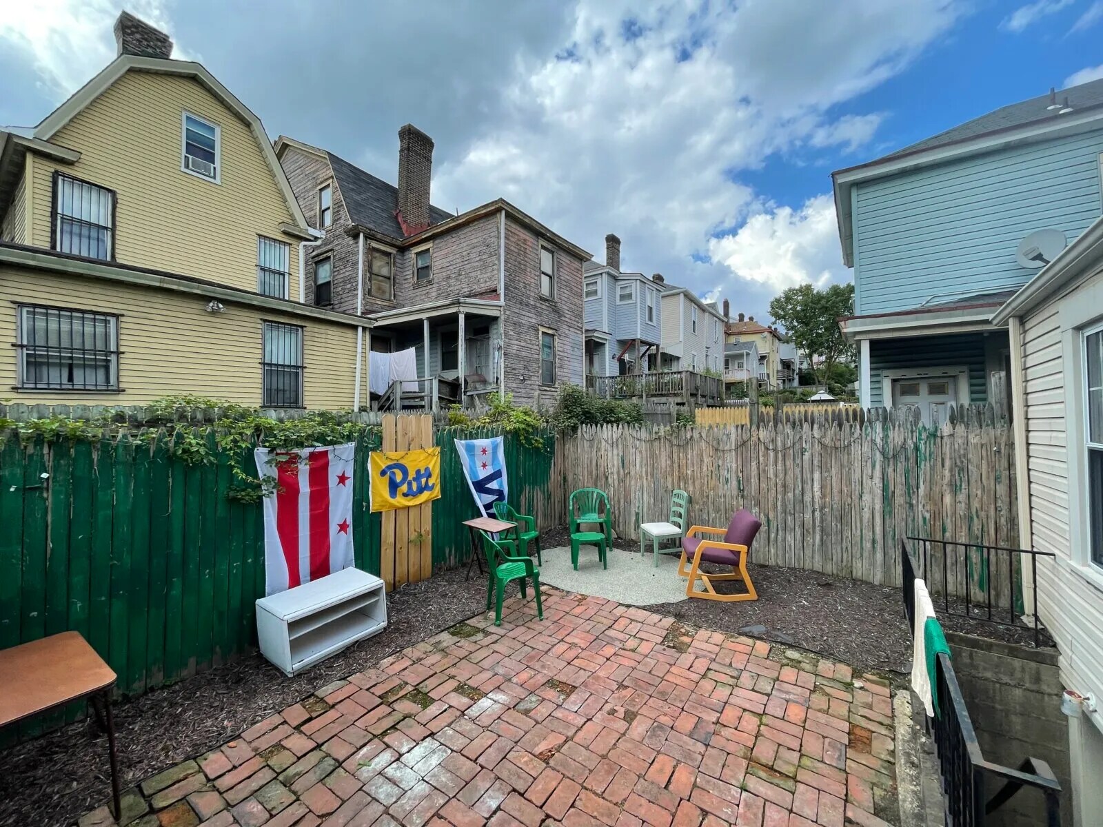 Building Photo - 211 Dunseith St