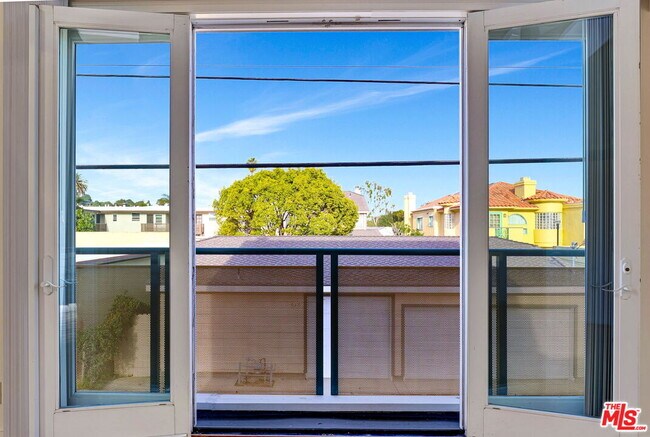 Building Photo - 811 21st St