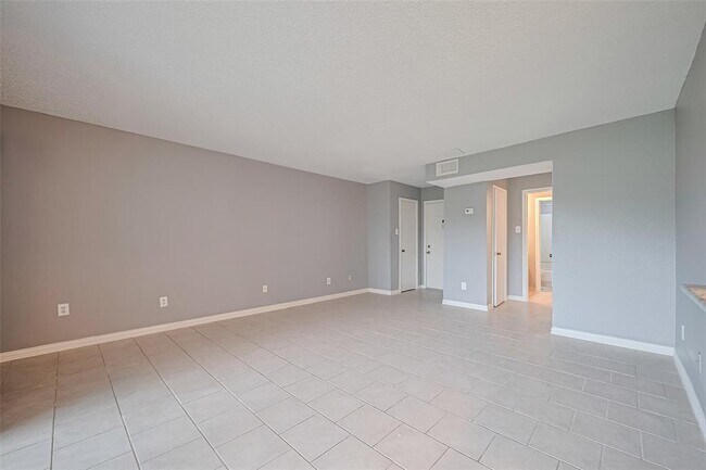 Building Photo - 8541 Sands Point Dr