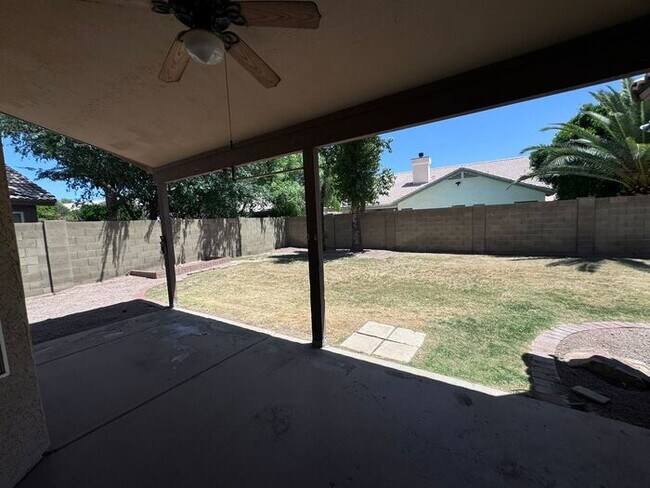 Building Photo - Adorable single floor 4 bedrooms,2 bathroo...