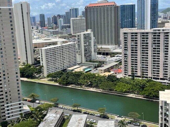 Building Photo - Available on 8/1/25, 600 sqft, 1 Bedroom, ...