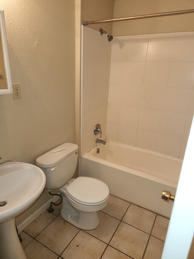 Building Photo - 930 Fremont St