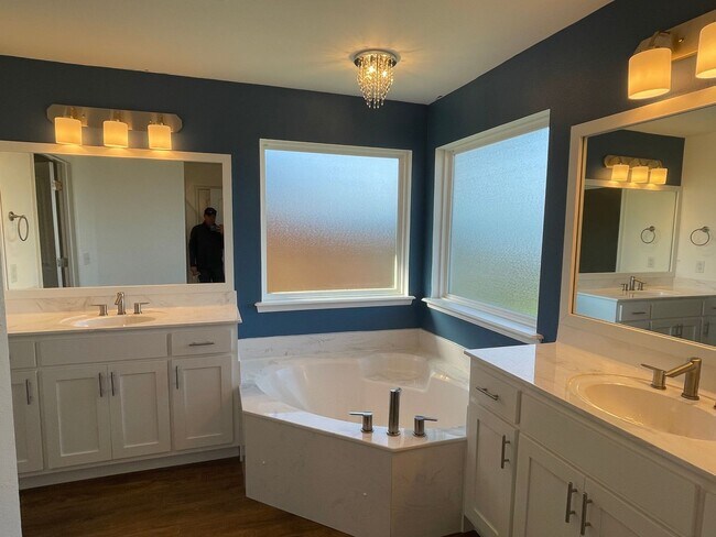 Building Photo - Spectacular 4 bedroom, 2 bath home in Owasso