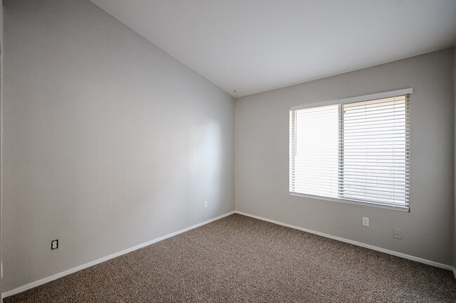 Building Photo - 14707 W Lupine Ln