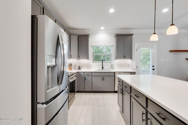 Building Photo - 106 Virtuous St