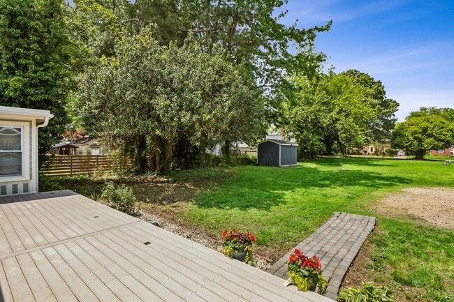 Building Photo - Water Views, Hampton, 3 bed 2.5 bath Ready Now!