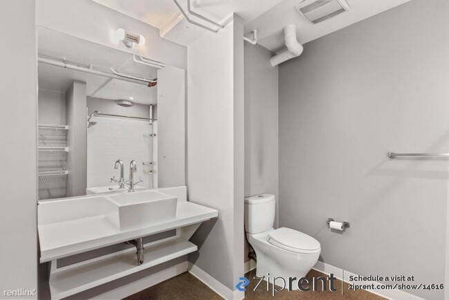 Building Photo - 1 br, 1.5 bath Condo - 1221 Pine Street, O...