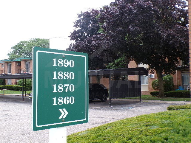Building Photo - 1880 Axtell Dr