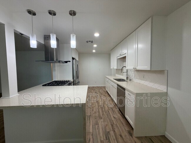 Building Photo - 2514 E Fairmount Ave