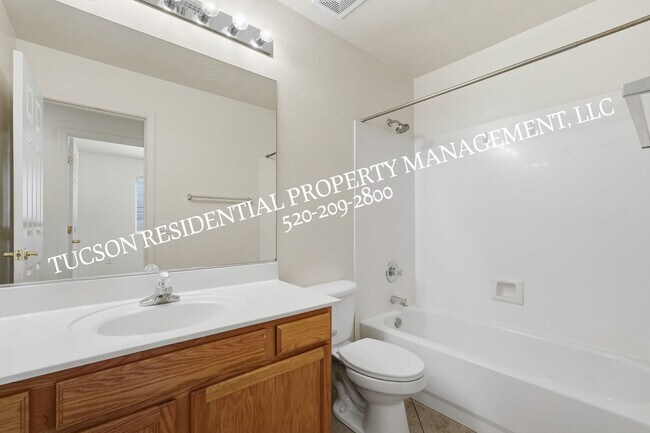 Building Photo - 2440 N Creek Vista Dr