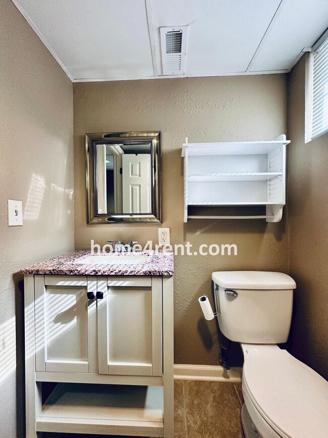 Building Photo - Beautifully Updated Home in Prime Overland...