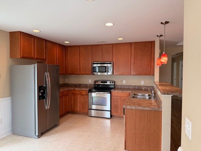 Building Photo - Home is located in Avendale-Rocky Point address but Topsail School District